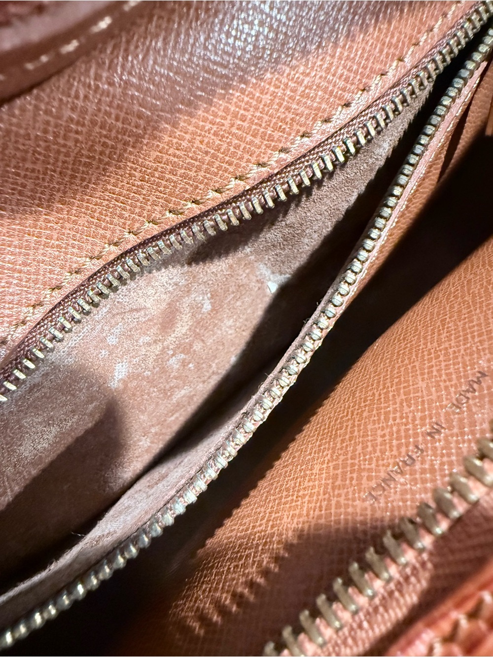 Vintage Louis Vuitton Epi Jeune Fille MM shoulder bag in Kenya Brown leather - Picture 8 of 10